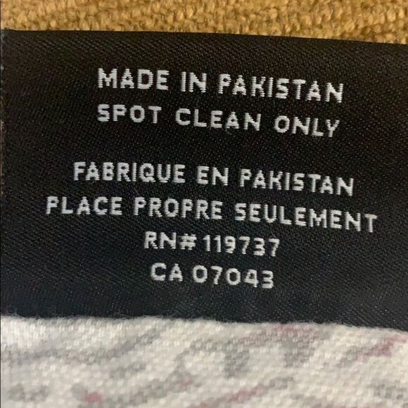 ENVOGUE OVERSIZE DECORATIVE PILLOW‎ SIZE 18X20 - Picture 5 of 9